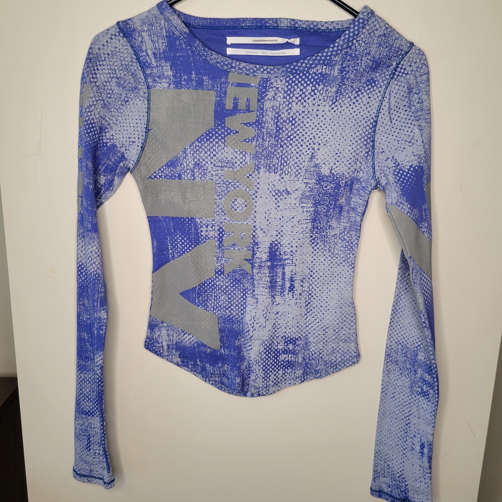 Silence + Noise Urban Outfitters Sz. M Y2K Blue Graphic New York Long Sleeve Tee